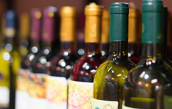 label-markets-marketing-promotional-wine-beverage-store-shelf-bottles-dls